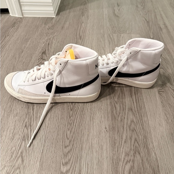Nike Blazers - Picture 1 of 4